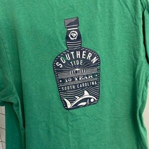 Southern Tide - men’s size L t-shirt. Great condition!